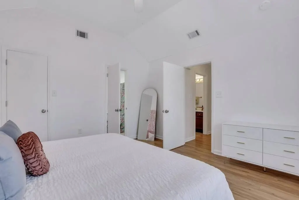 Apartment The Dream House: 3 Bed 3 Bath