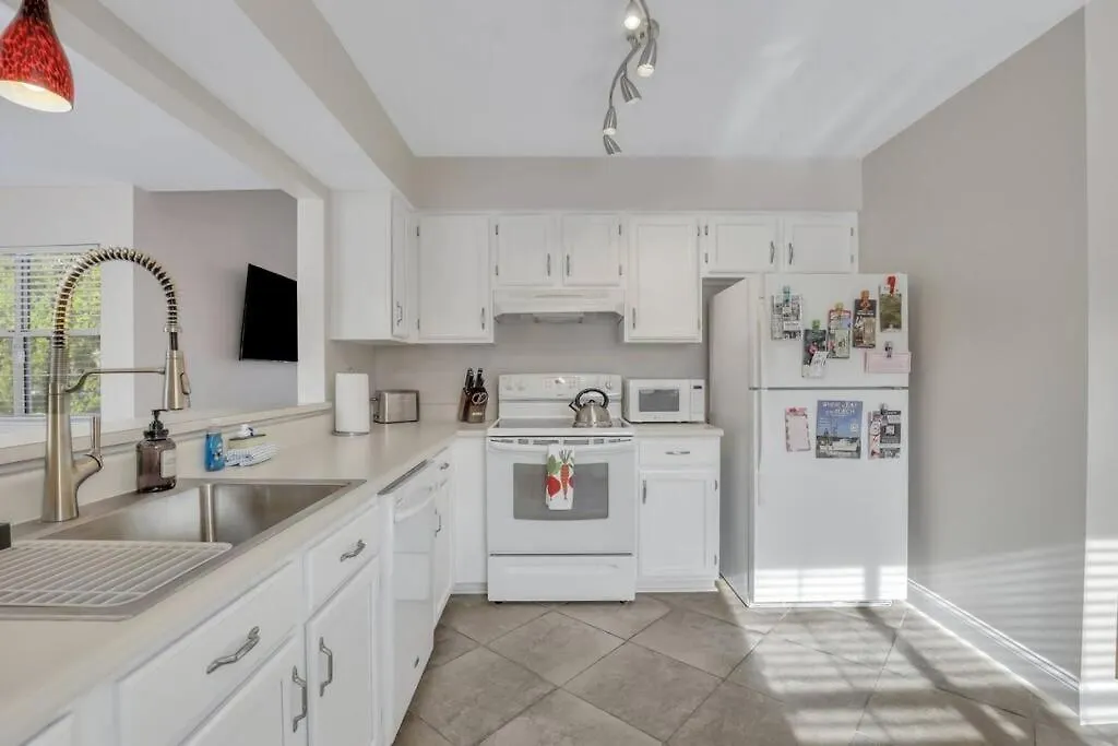 The Dream House: 3 Bed 3 Bath Savannah