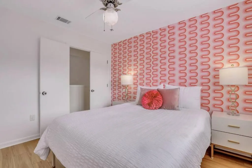 The Dream House: 3 Bed 3 Bath Apartment *