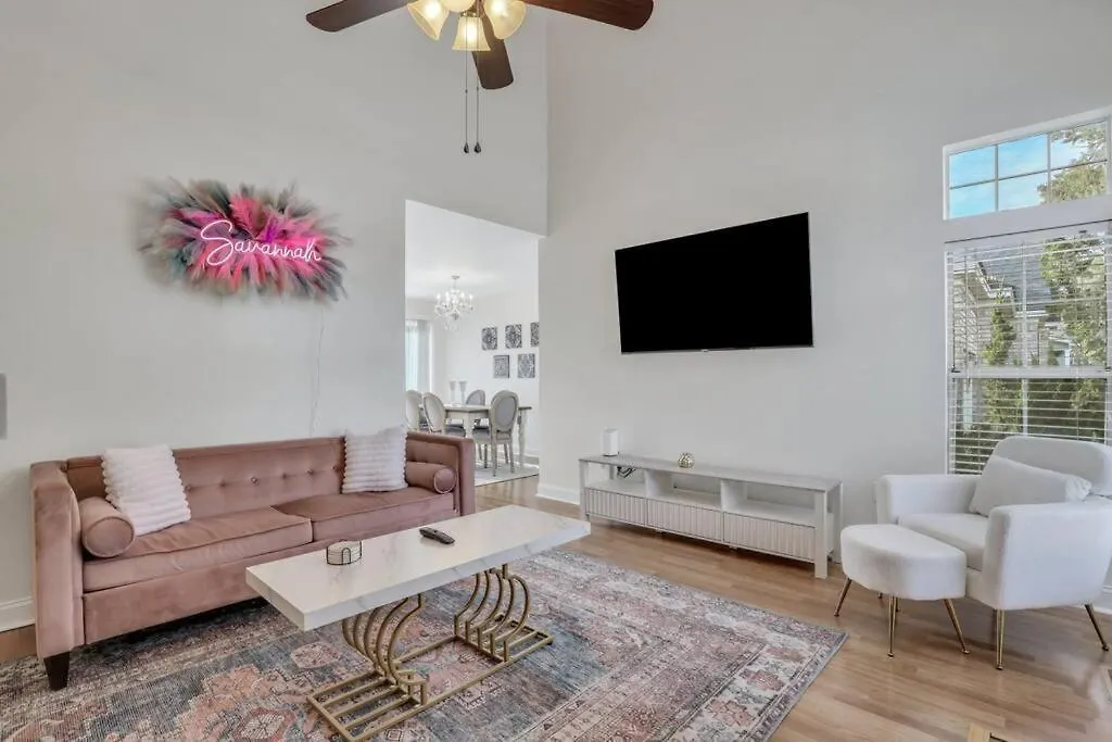 The Dream House: 3 Bed 3 Bath Apartment Savannah