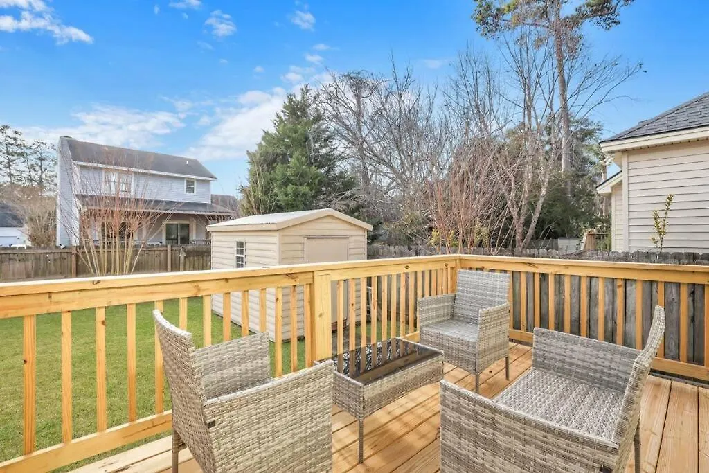 The Dream House: 3 Bed 3 Bath Apartment