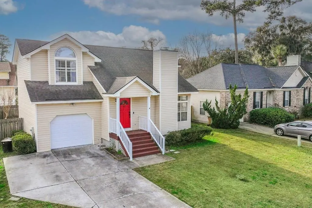 The Dream House: 3 Bed 3 Bath Apartment