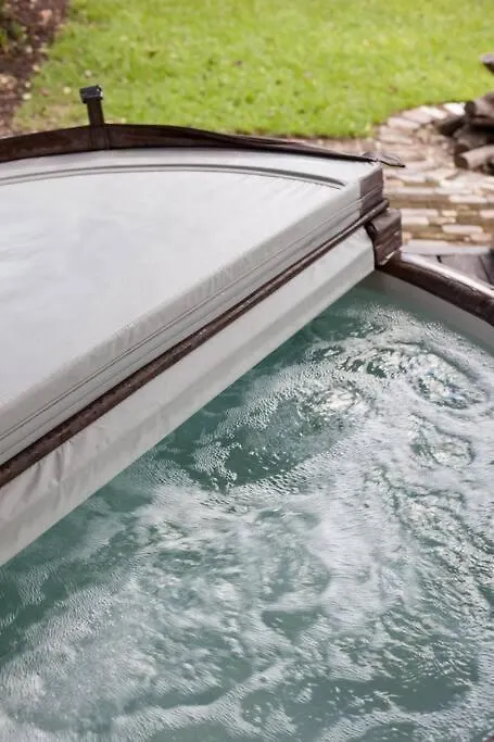 Holiday home Secret Garden W/ Hot Tub: Near Forsyth Park Savannah