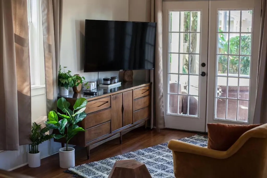 Holiday home Secret Garden W/ Hot Tub: Near Forsyth Park Savannah