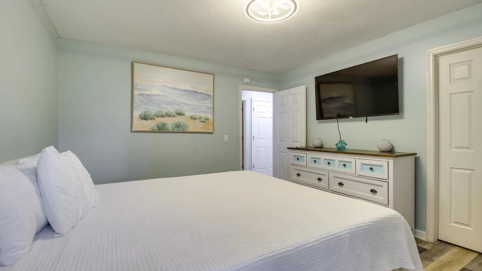 Inviting Vacation With Game Room! *
