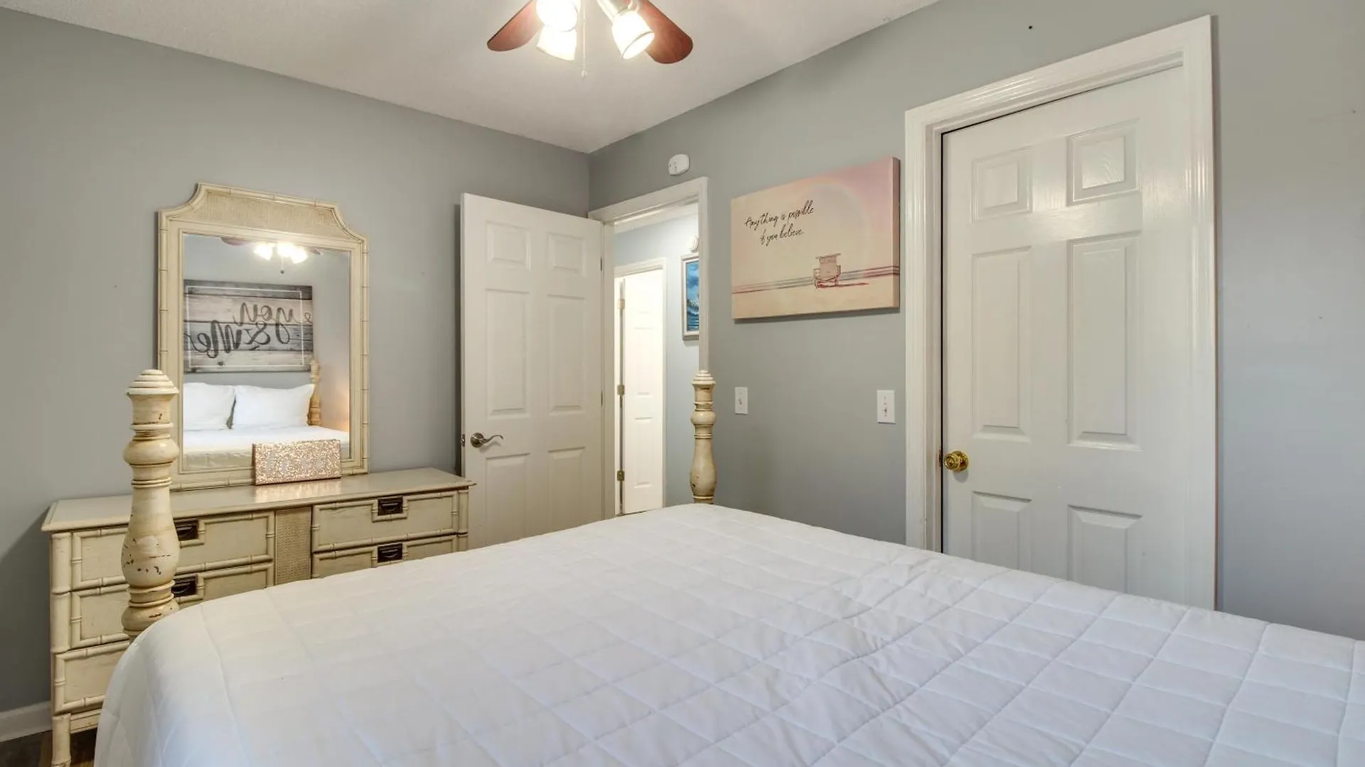 Apartment Inviting Vacation With Game Room!