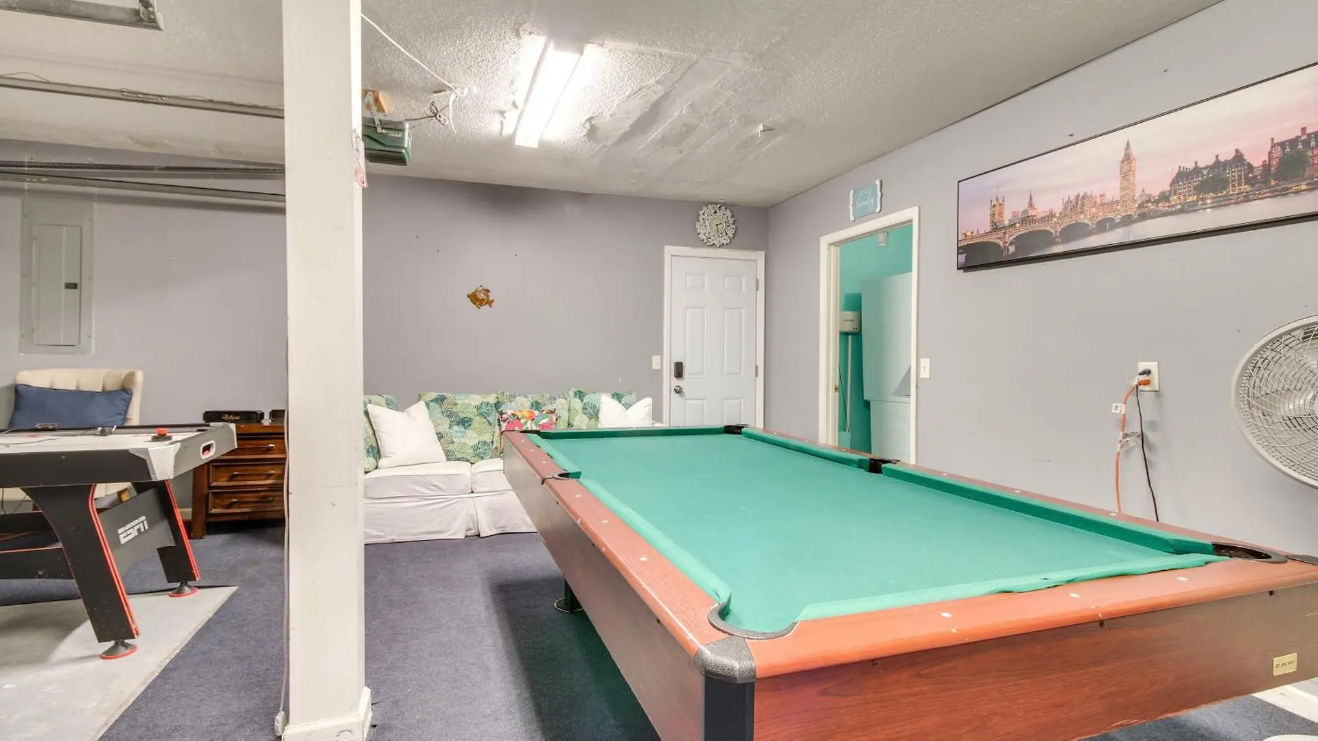 Inviting Vacation With Game Room! *
