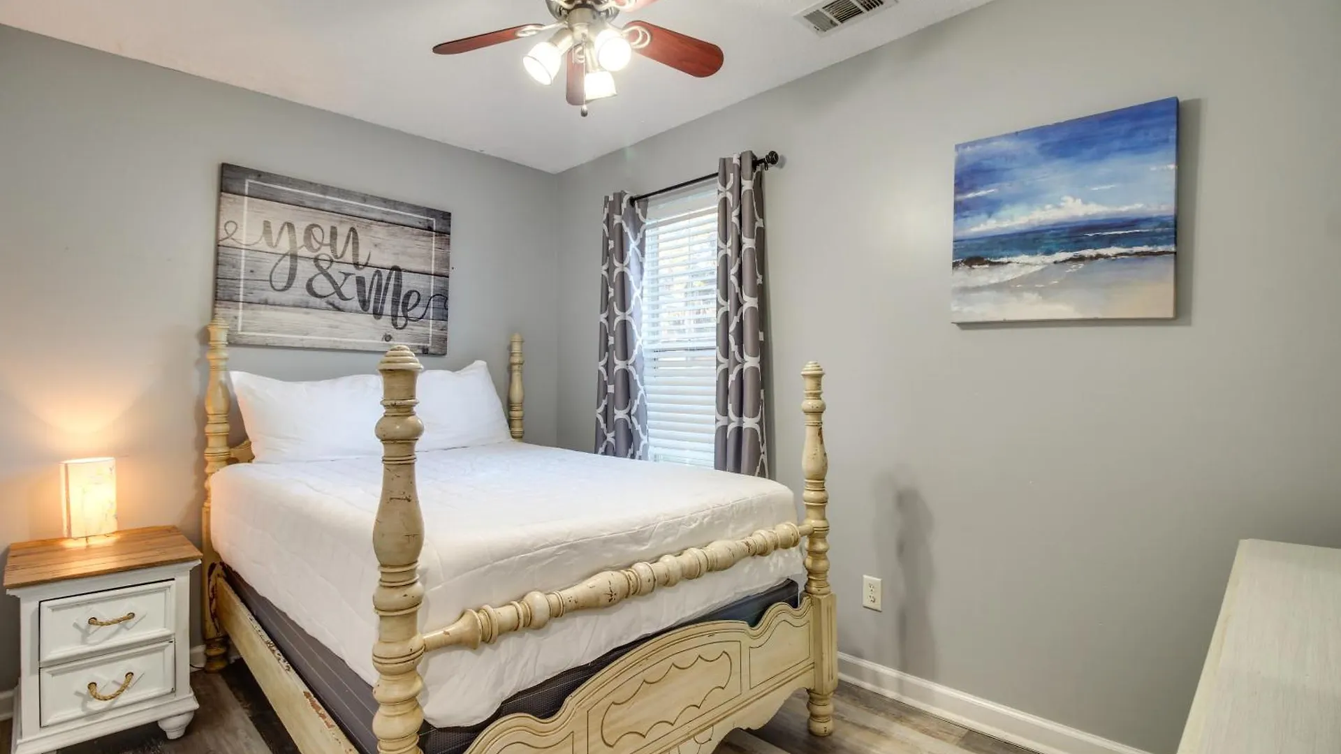 Apartment Inviting Vacation With Game Room!