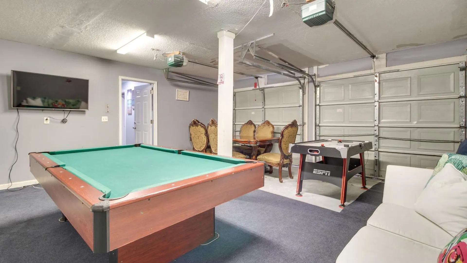 Inviting Vacation With Game Room! Apartment *