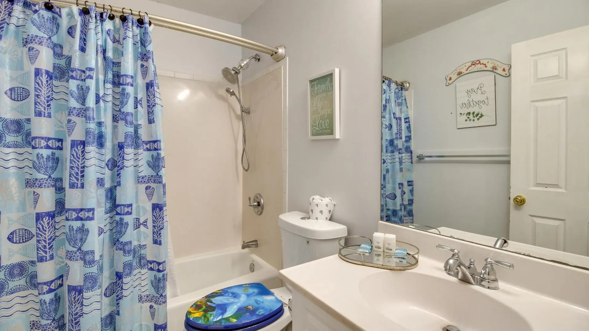 Inviting Vacation With Game Room! Apartment Savannah