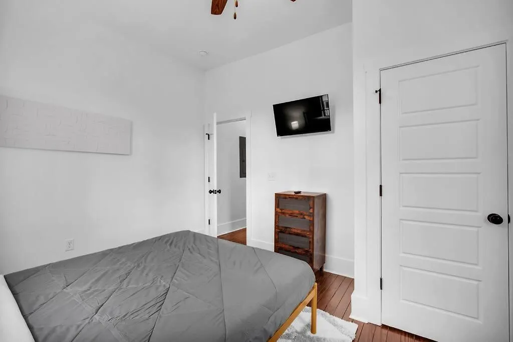 Modern Living In Thomas Square! * Savannah