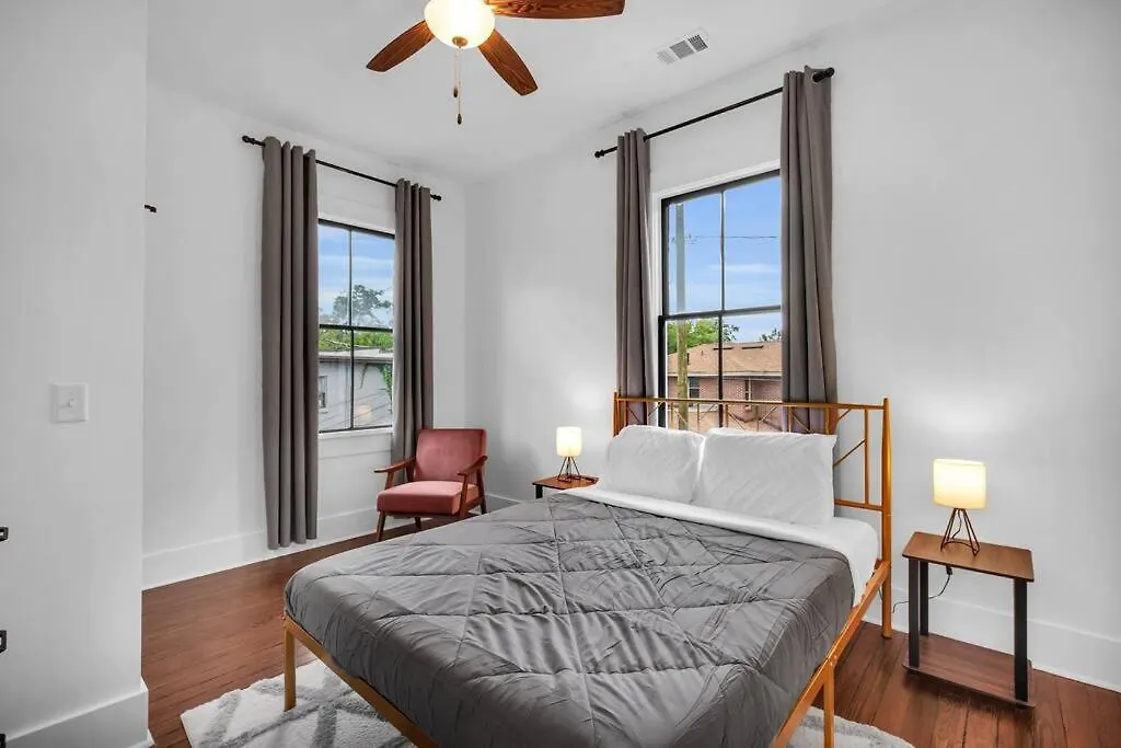 Modern Living In Thomas Square!
