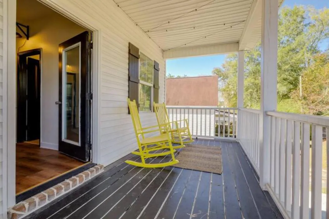 Honey, I'm Near - Seen On Hgtv Holiday home