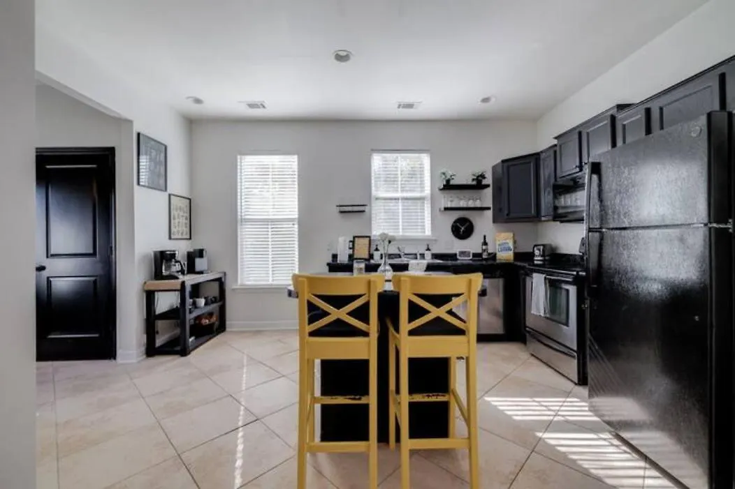 Honey, I'm Near - Seen On Hgtv Holiday home