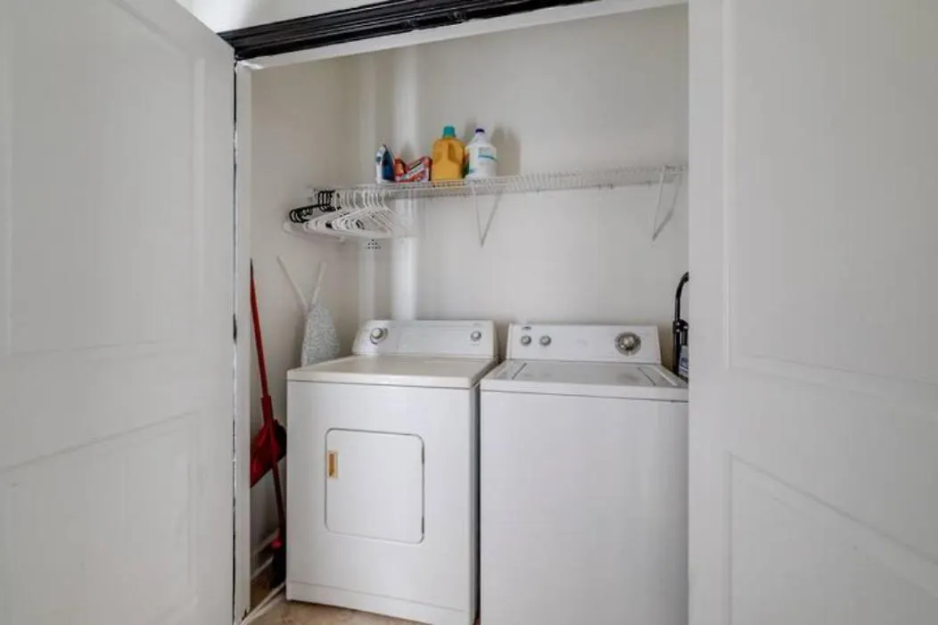 Honey, I'm Near - Seen On Hgtv Holiday home *