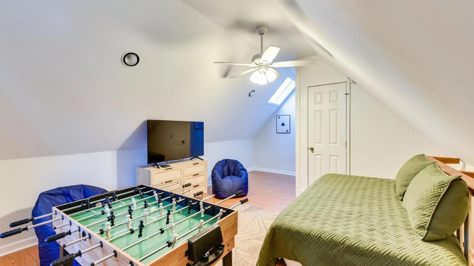 Close To Bike Trails And Beaches!