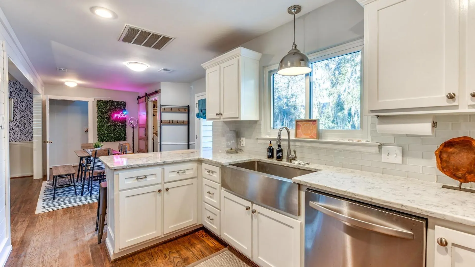 Close To Bike Trails And Beaches! Savannah