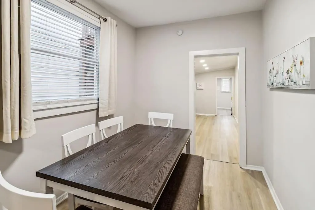 5 Min Drive To Downtown! Modern 3br In Savannah! Apartment Savannah