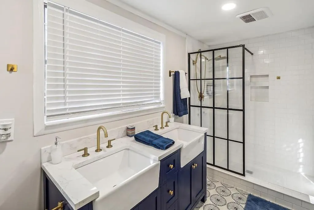 5 Min Drive To Downtown! Modern 3br In Savannah! * Savannah