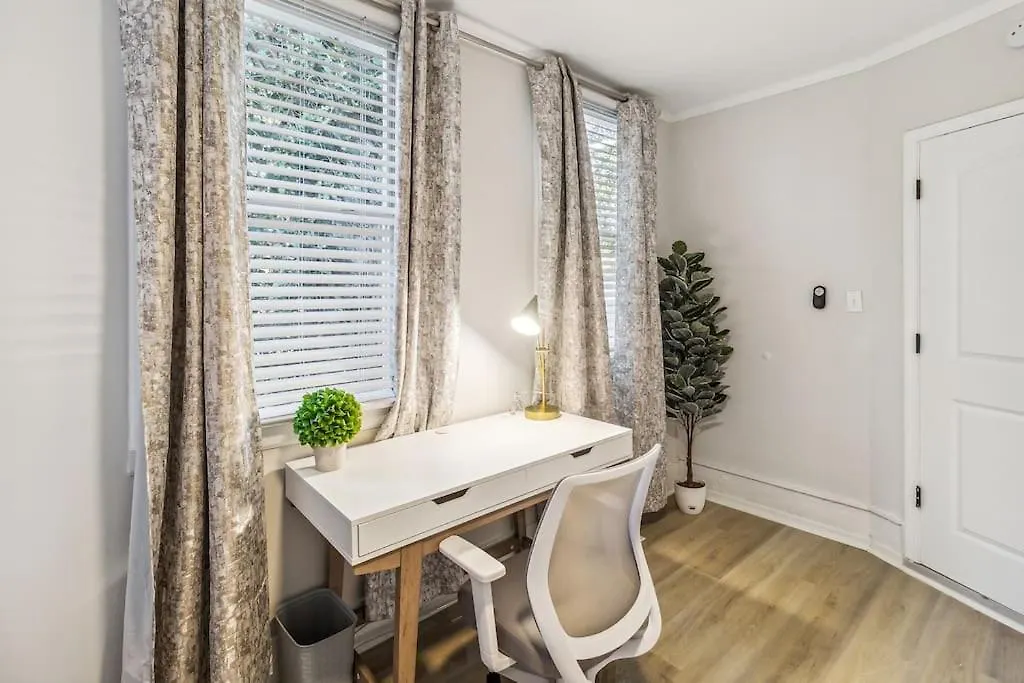 5 Min Drive To Downtown! Modern 3br In Savannah! * Savannah