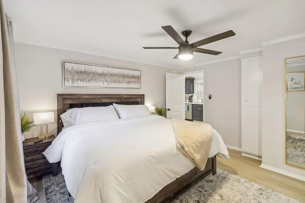 Apartment 5 Min Drive To Downtown! Modern 3br In Savannah!