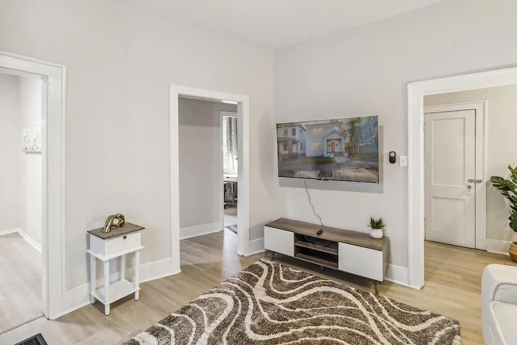 5 Min Drive To Downtown! Modern 3br In Savannah! Apartment *