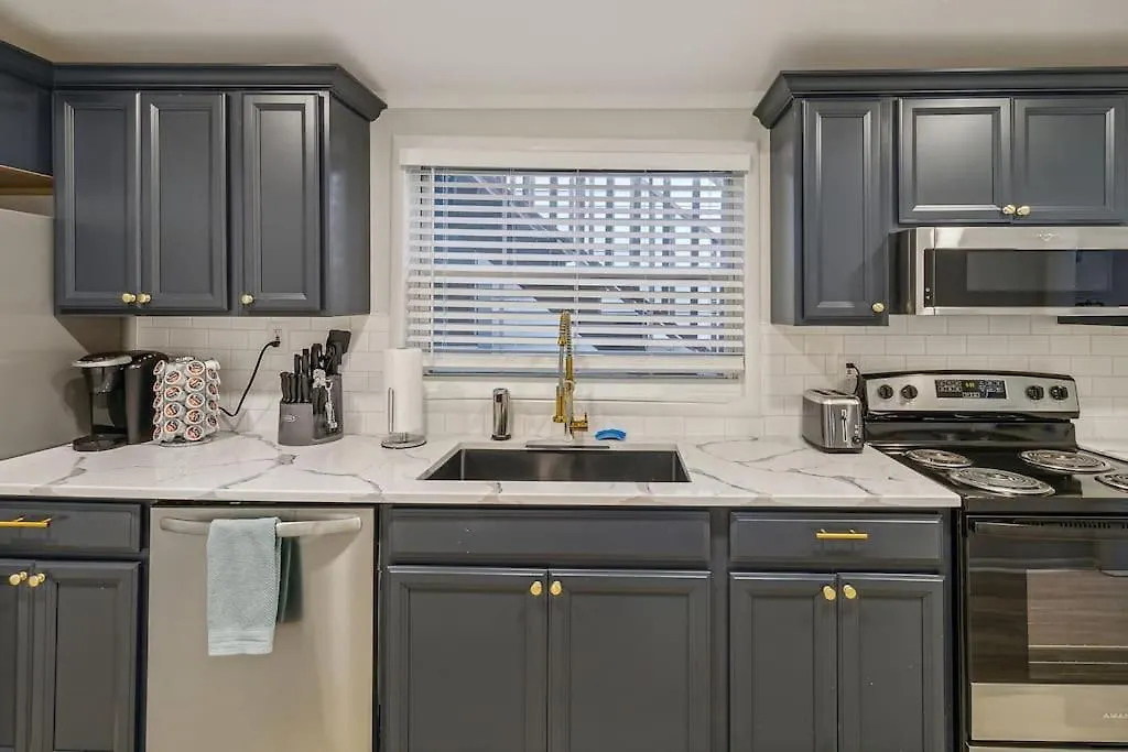 Apartment 5 Min Drive To Downtown! Modern 3br In Savannah! Savannah