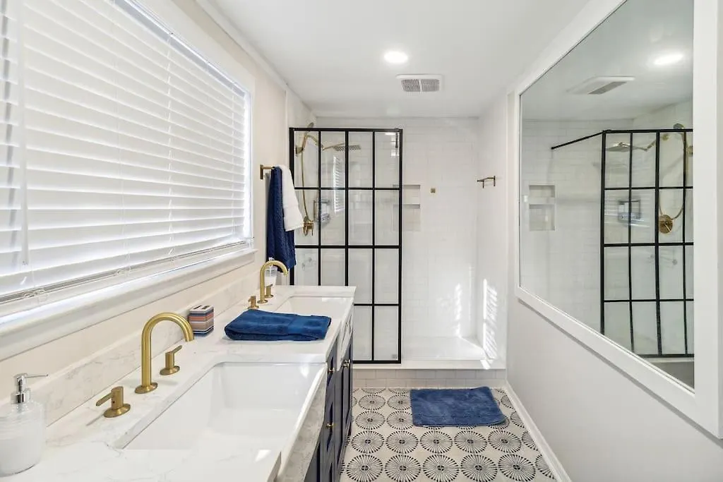 Apartment 5 Min Drive To Downtown! Modern 3br In Savannah!