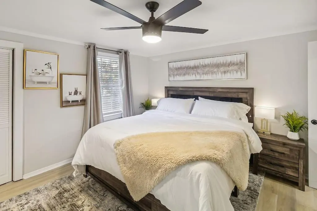 5 Min Drive To Downtown! Modern 3br In Savannah! Apartment Savannah