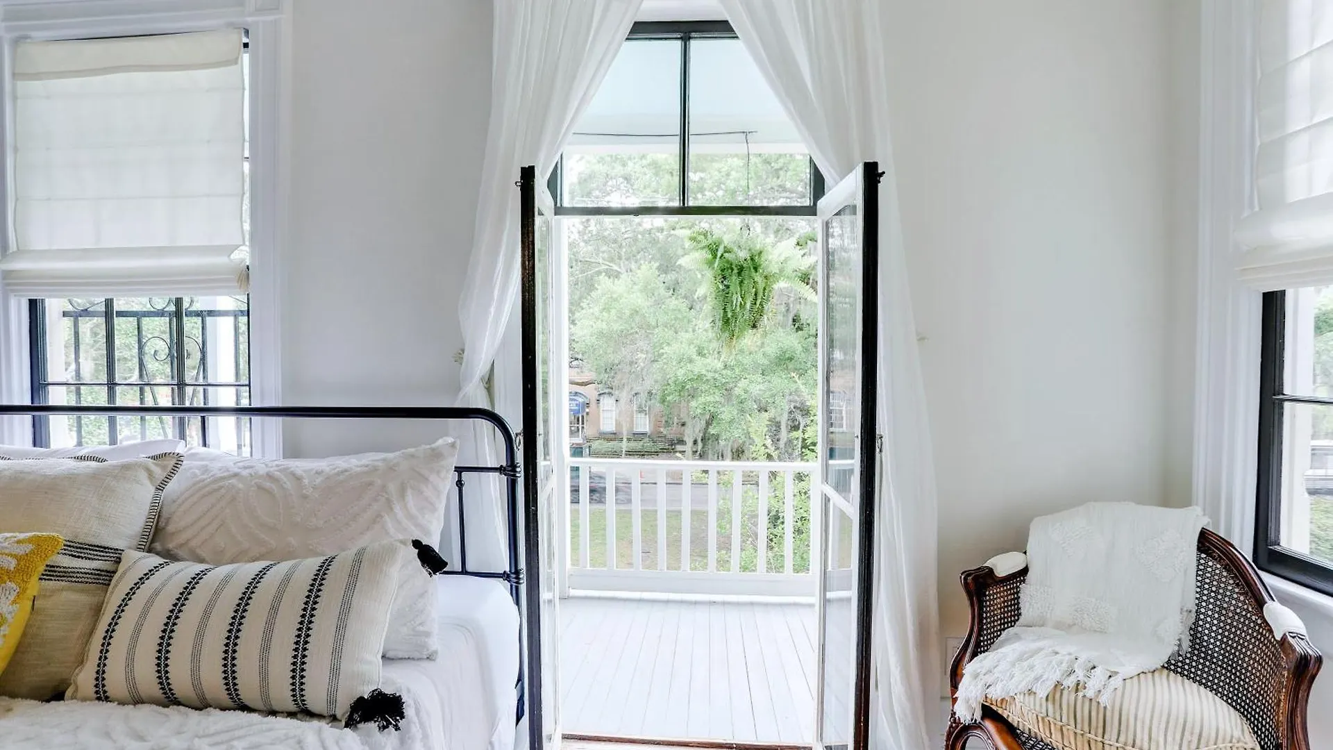 Oglethorpe Apartment