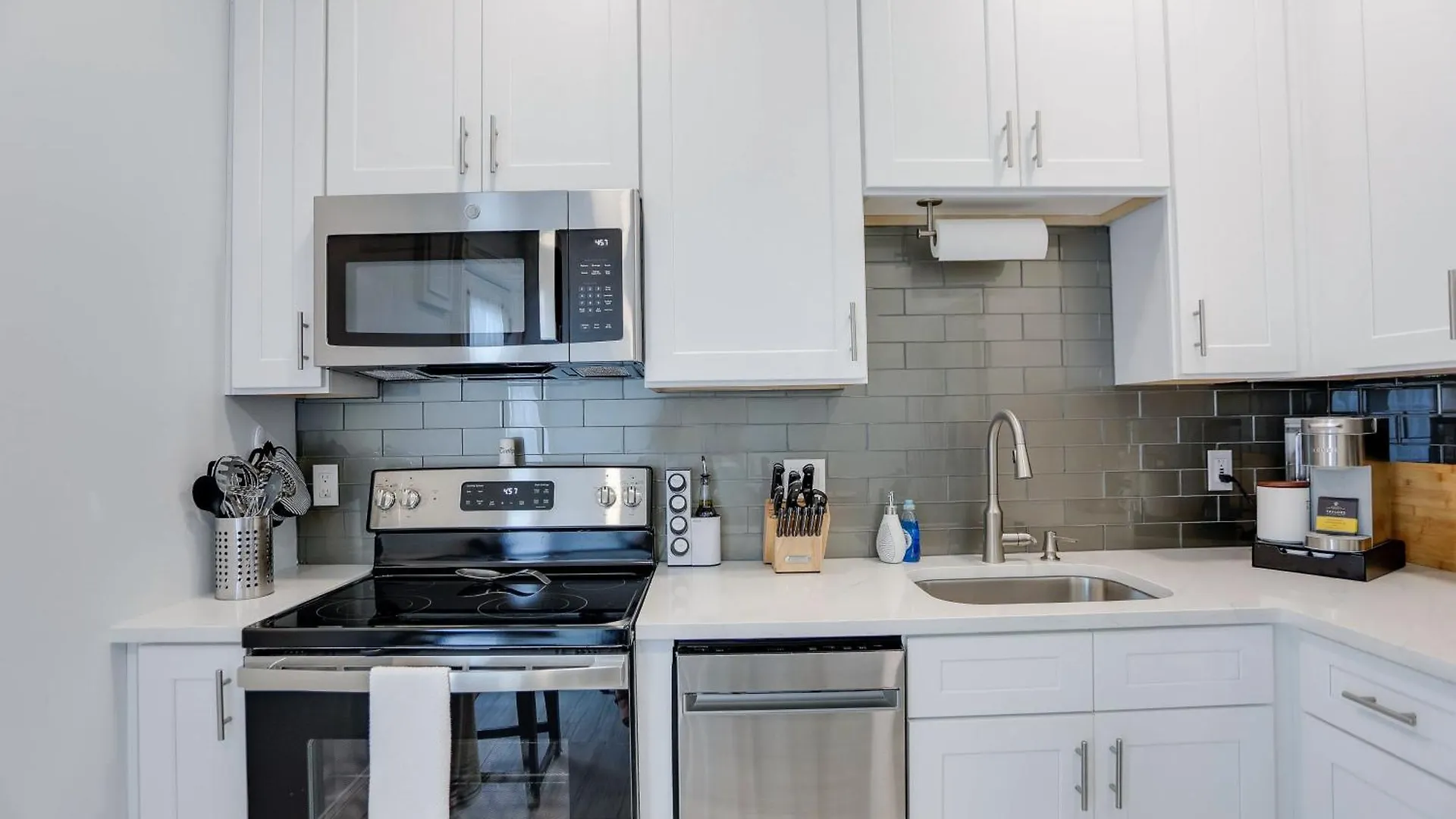 Oglethorpe Apartment *