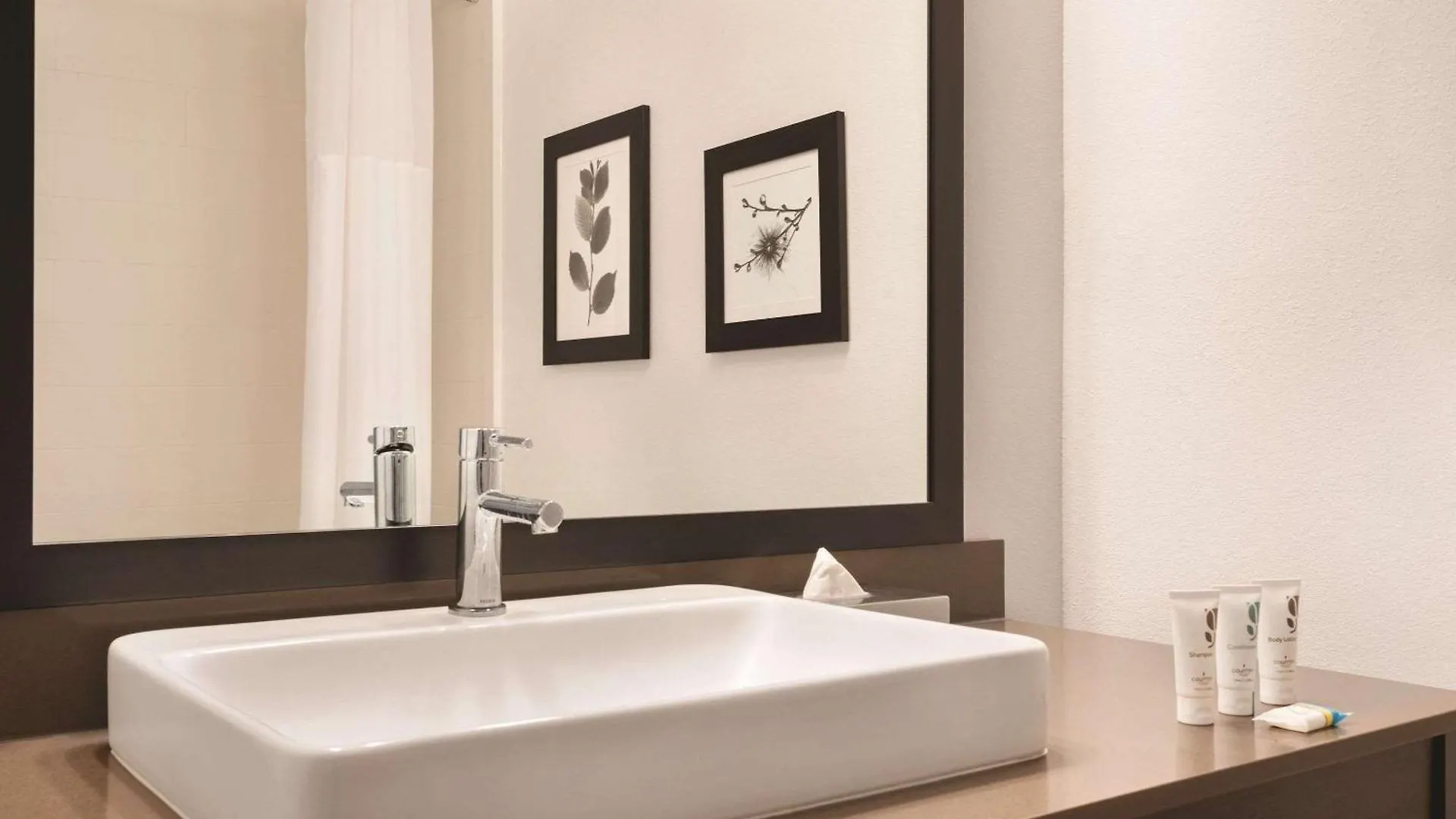 Country & By Radisson, Midtown, Ga Hotel 3*