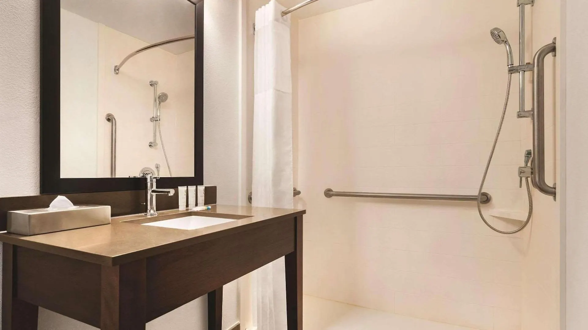 Hotel Country & By Radisson, Midtown, Ga 3*