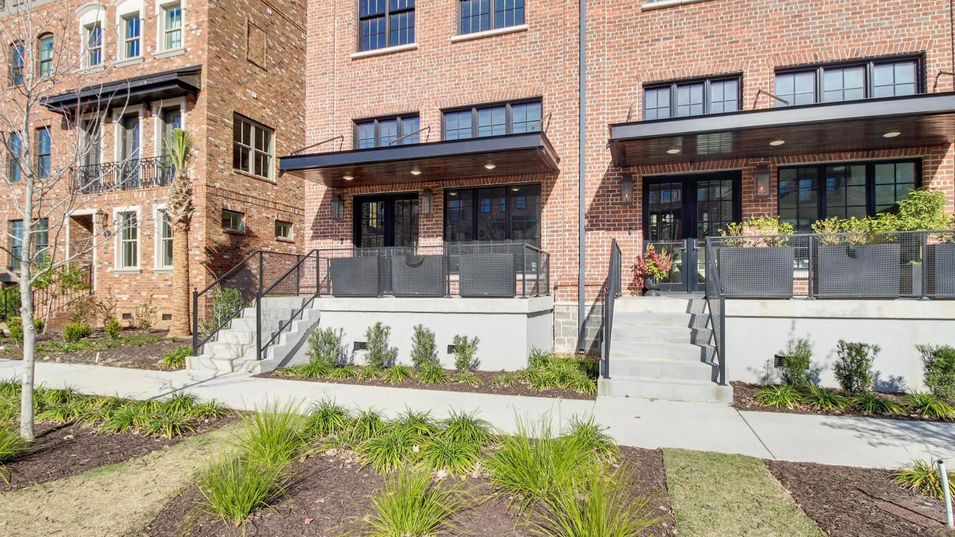 Luxe Townhome 1 Mi To Historic District Savannah