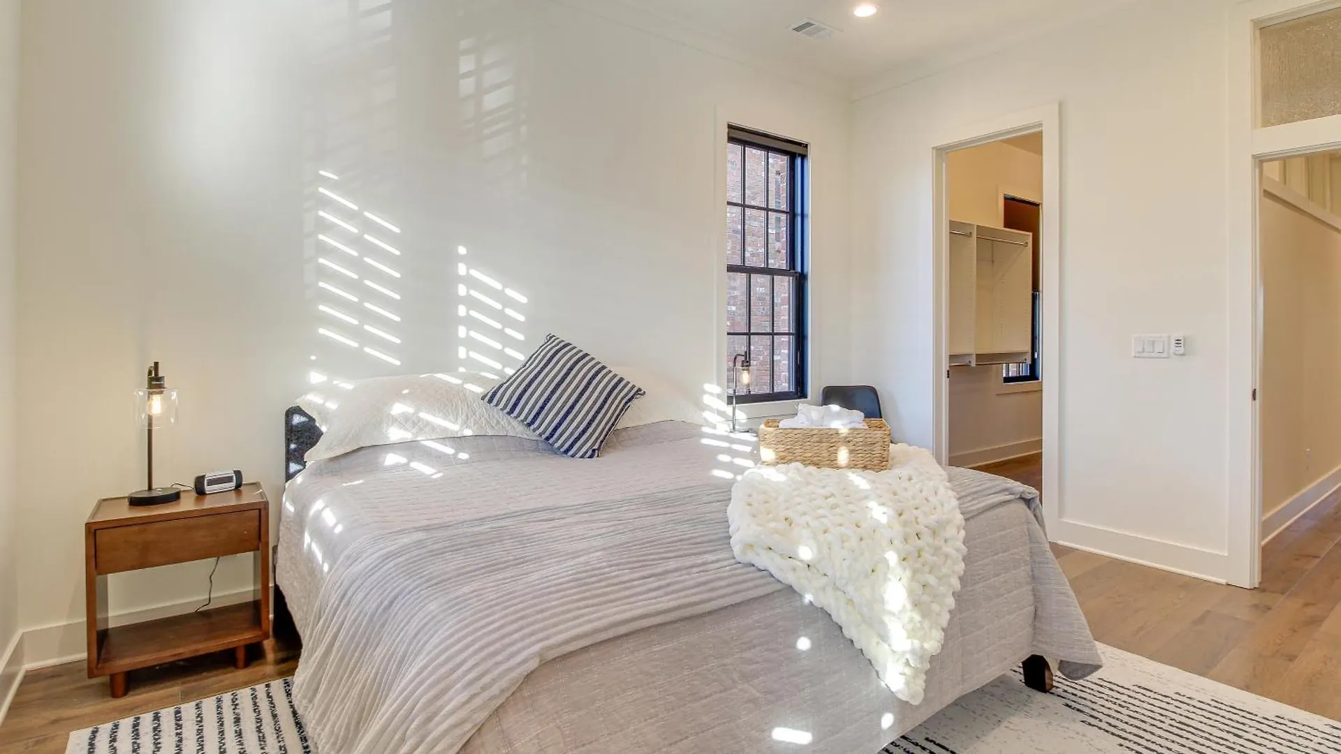 Holiday home Luxe Townhome 1 Mi To Historic District Savannah