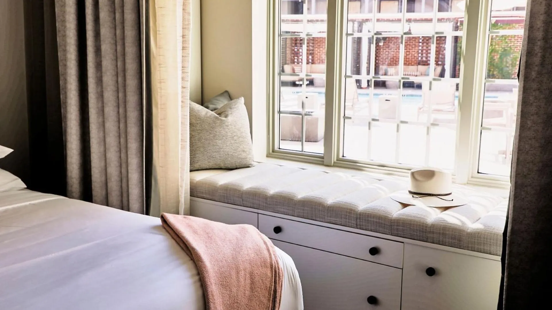 The Alida, Savannah, A Tribute Portfolio 5*