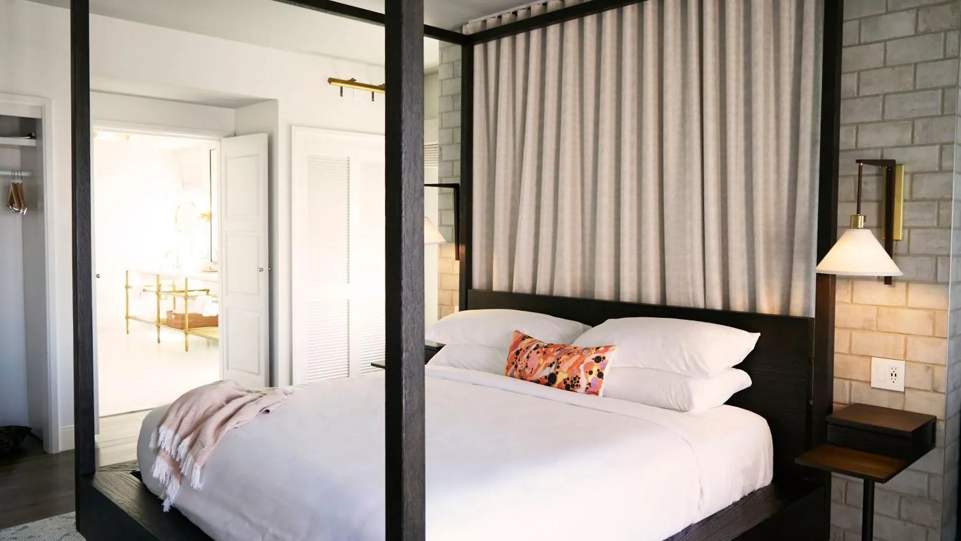 The Alida, Savannah, A Tribute Portfolio 5* Savannah