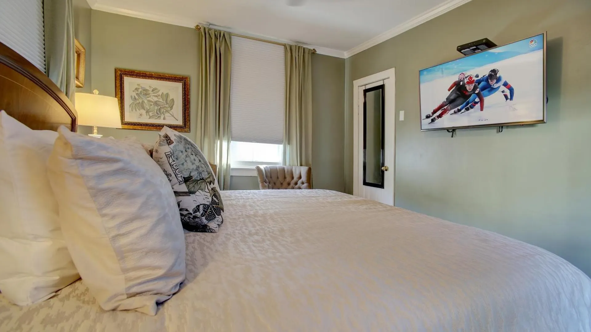 Azalea And Bed & Breakfast