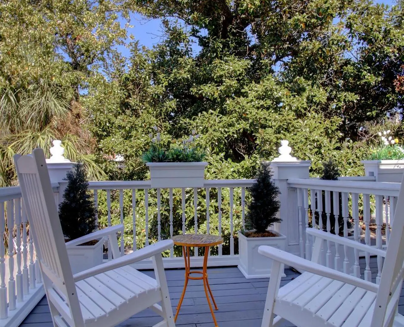 Azalea And Bed & Breakfast