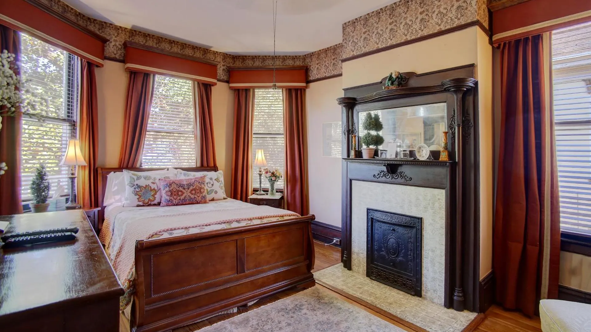 Azalea And Bed & Breakfast Savannah