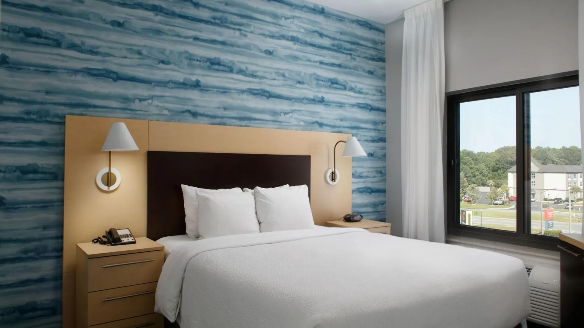 Towneplace By Marriott Airport Hotel