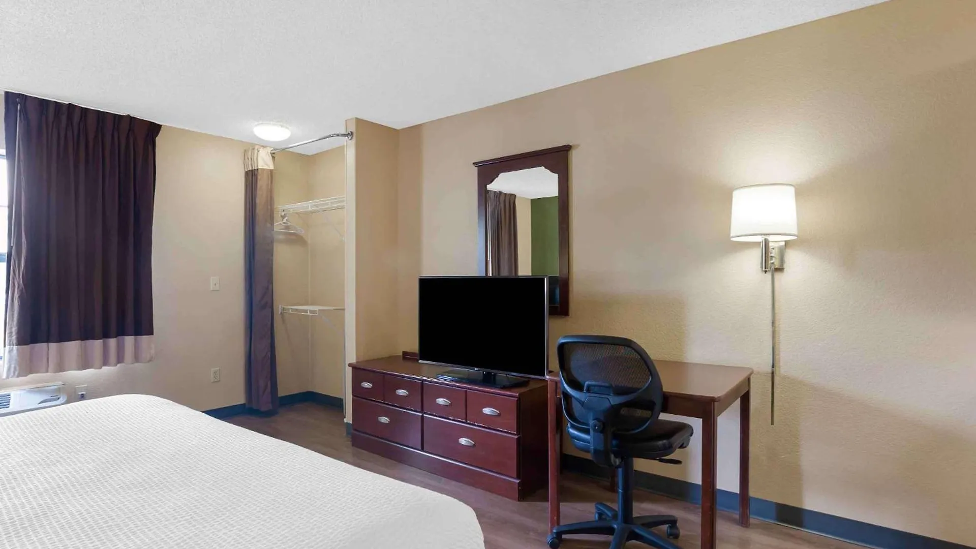 Extended America - - Midtown Hotel