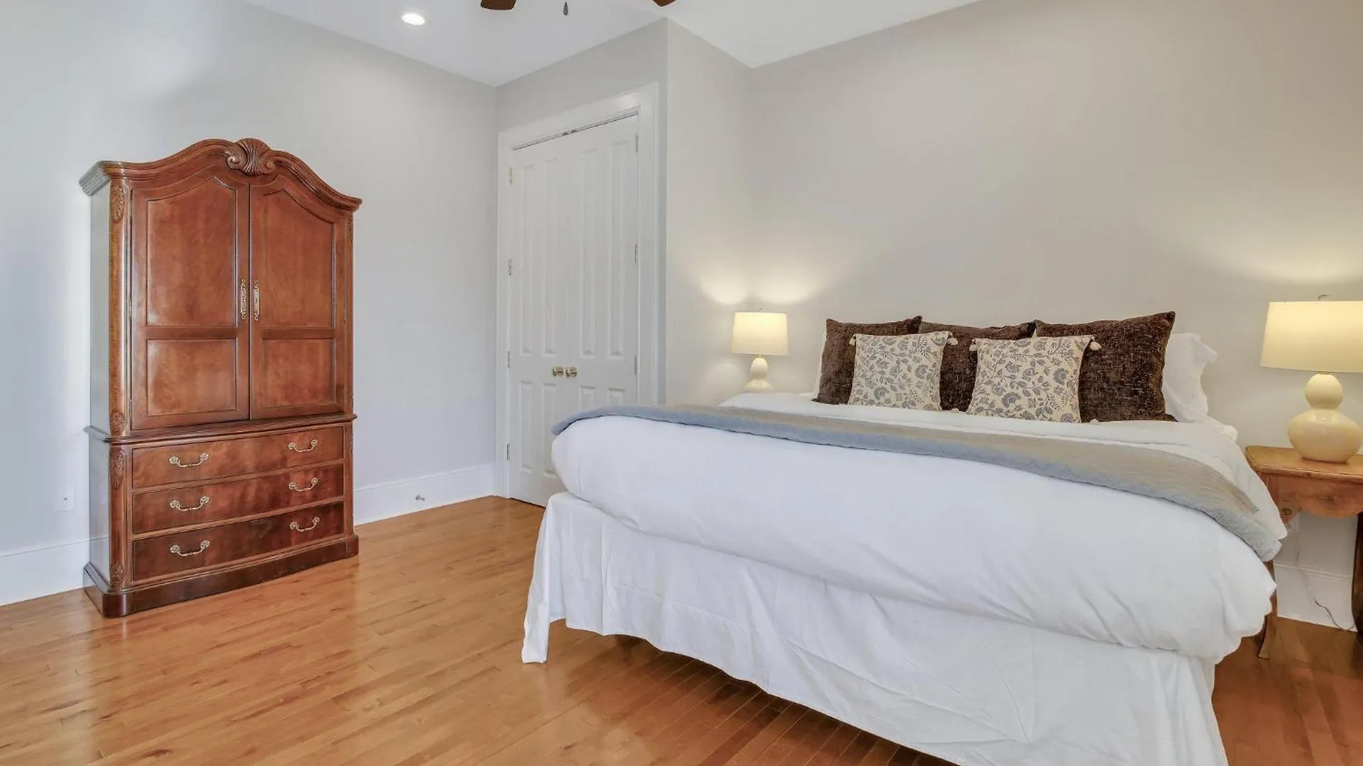 Sky At 300 Drayton * Savannah