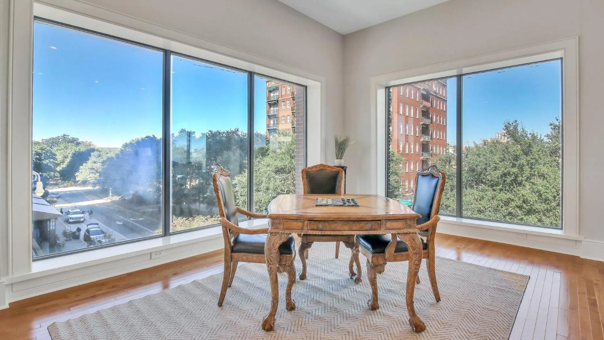 Sky At 300 Drayton * Savannah