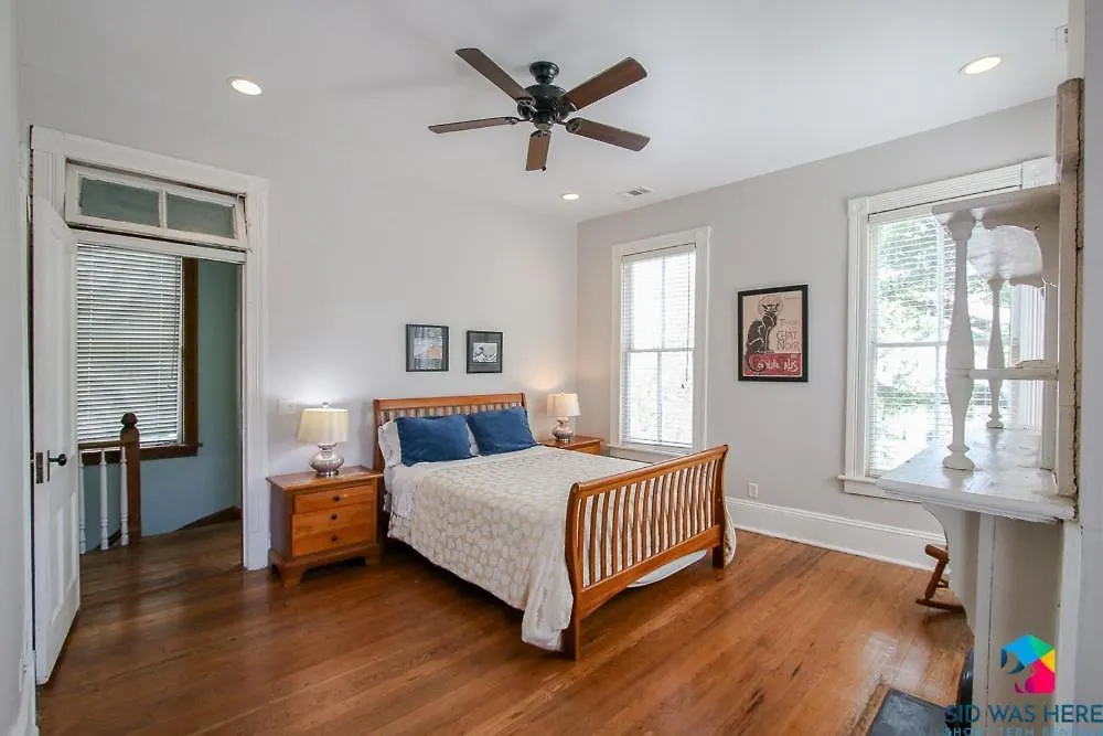 Victorian Getaway Close To Forsyth Park Pets Holiday home