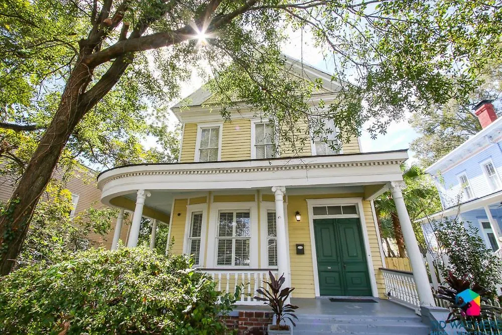 Holiday home Victorian Getaway Close To Forsyth Park Pets *