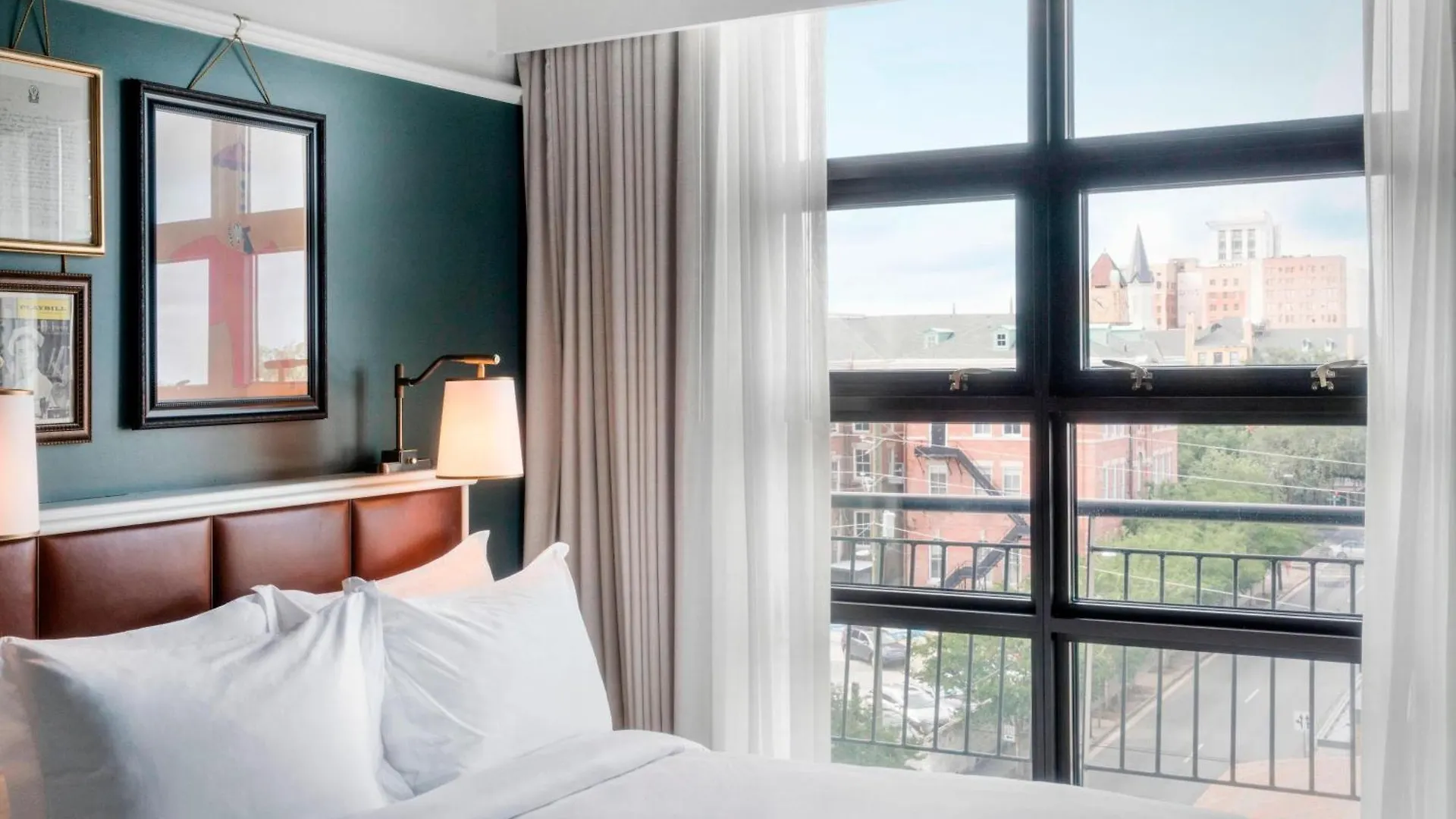 Perry Lane Hotel, A Luxury Collection Hotel,