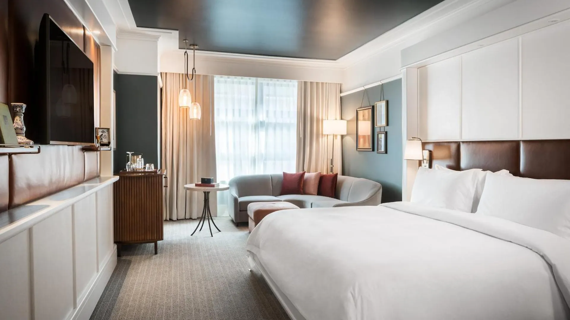 Perry Lane Hotel, A Luxury Collection Hotel, Hotel 5*