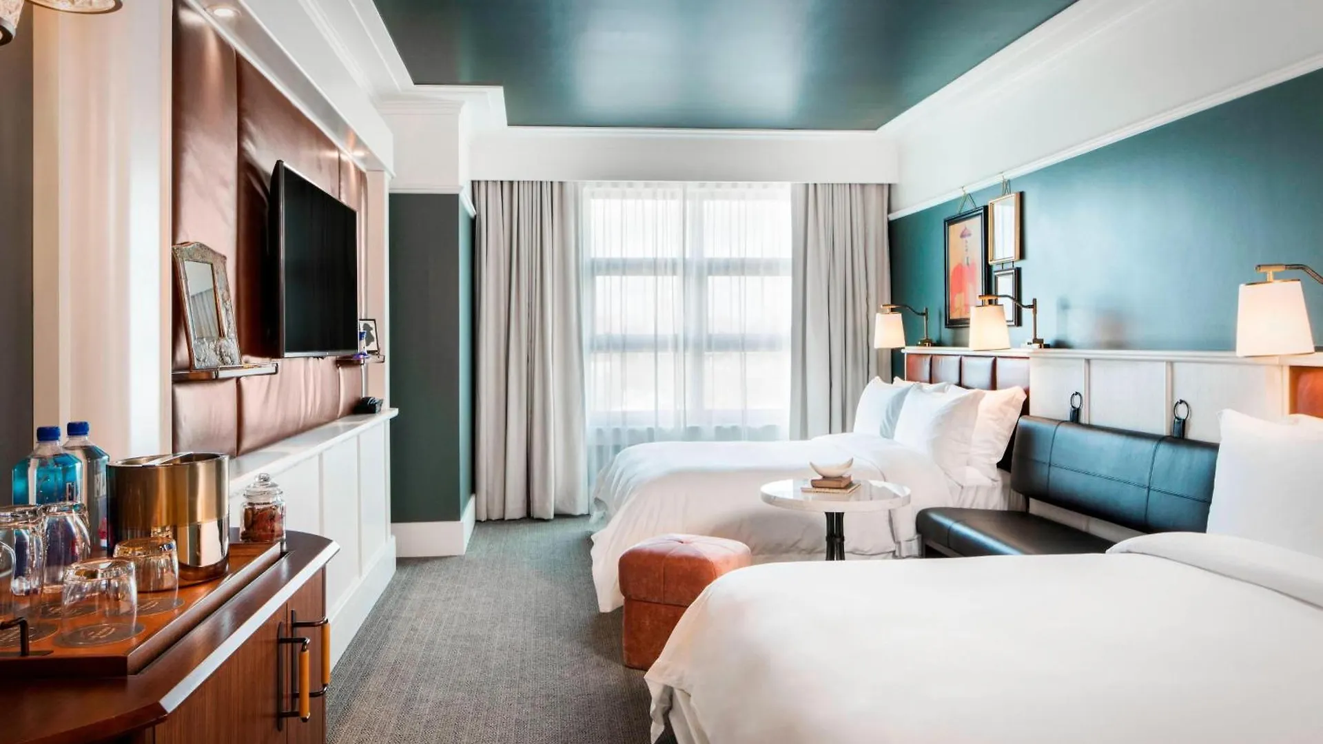 Perry Lane Hotel, A Luxury Collection Hotel, 5*