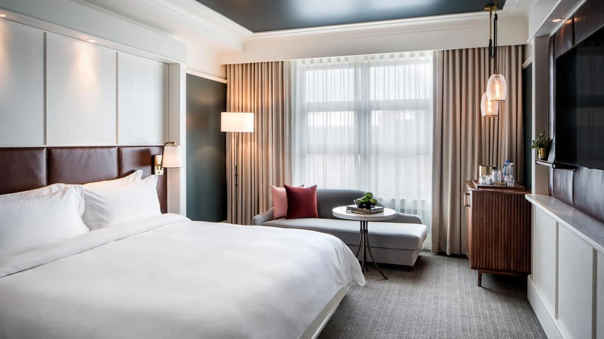 Perry Lane Hotel, A Luxury Collection Hotel, Hotel